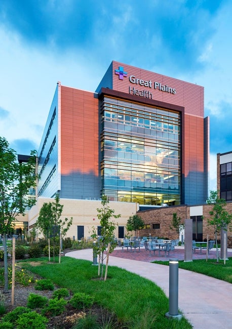 Great Plains Regional Medical Center HDR   Great Plains Regional Medical Center Pp1018 Exterior Garden 